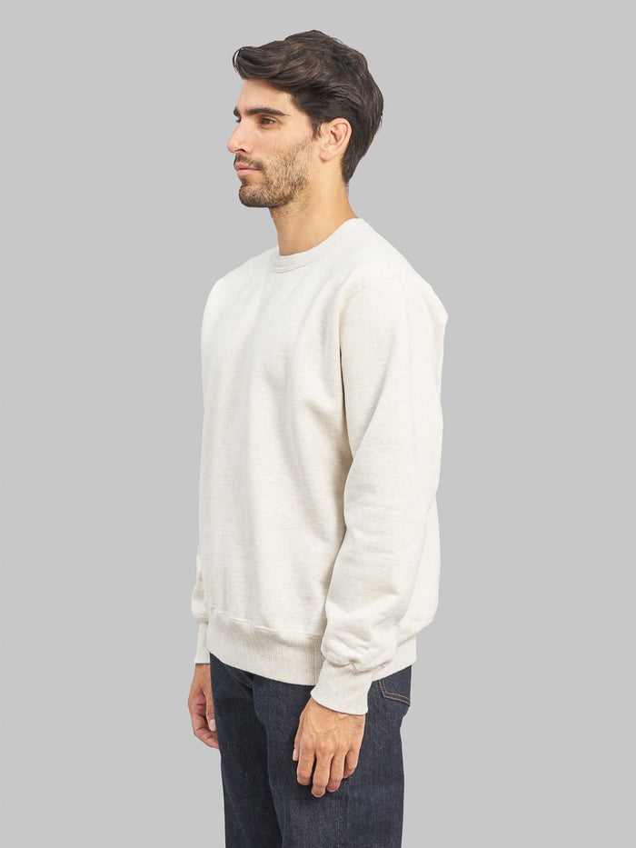 Whitesville Loopwheel Sweatshirt oatmeal model side fit